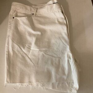 Old Navy Size 28W Plus Size Women’s Shorts White Slouchy Straight Denim. New
